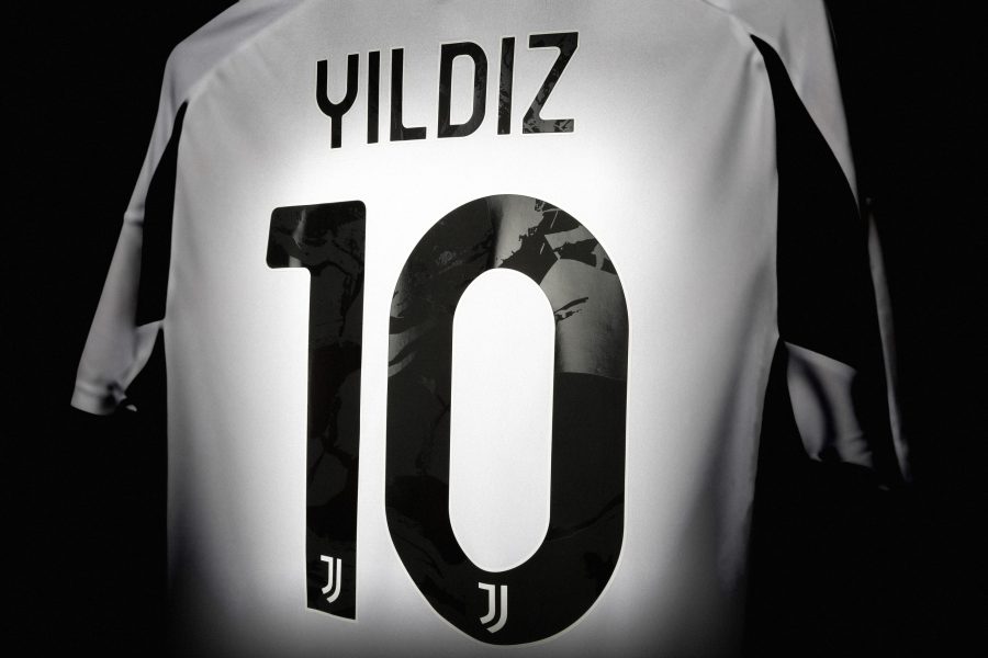 Image showing Yildiz 15 on a Juventus jersey