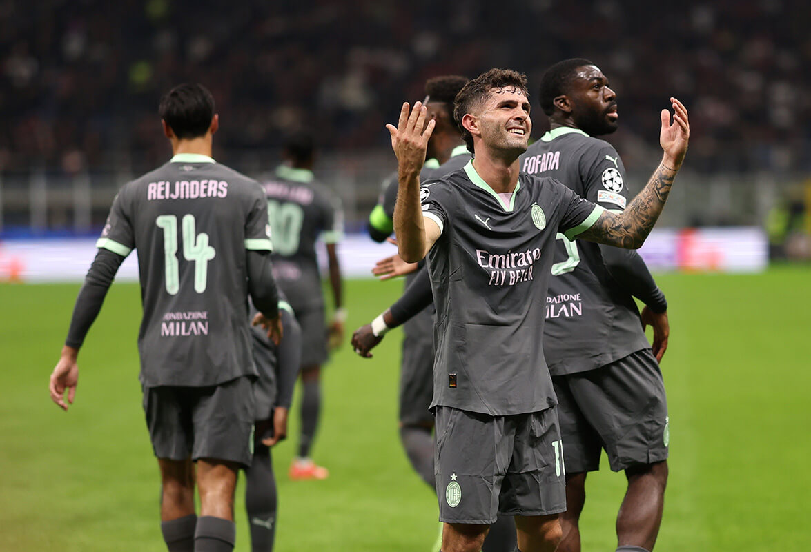 Image showing AC milan players wearing a RECYS font on the rear